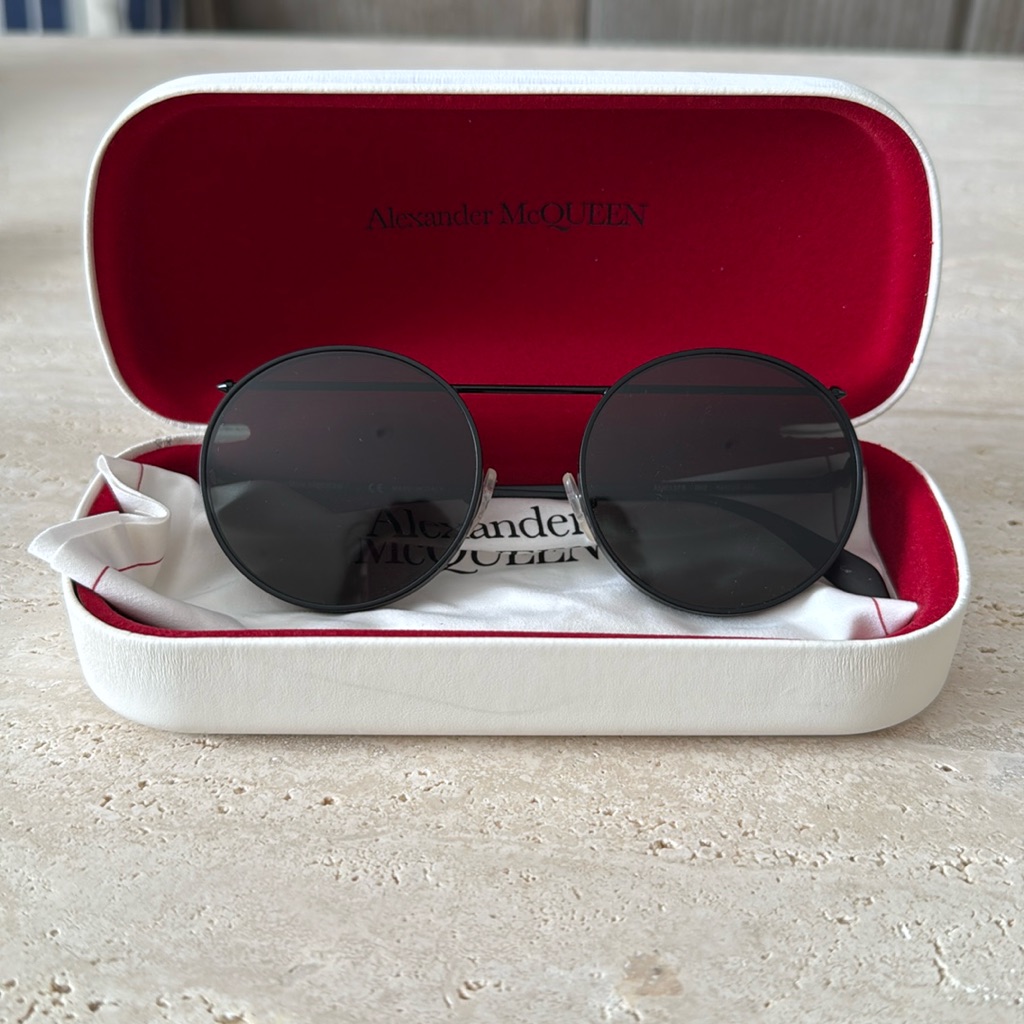 Round, Metal Frame Sunglasses